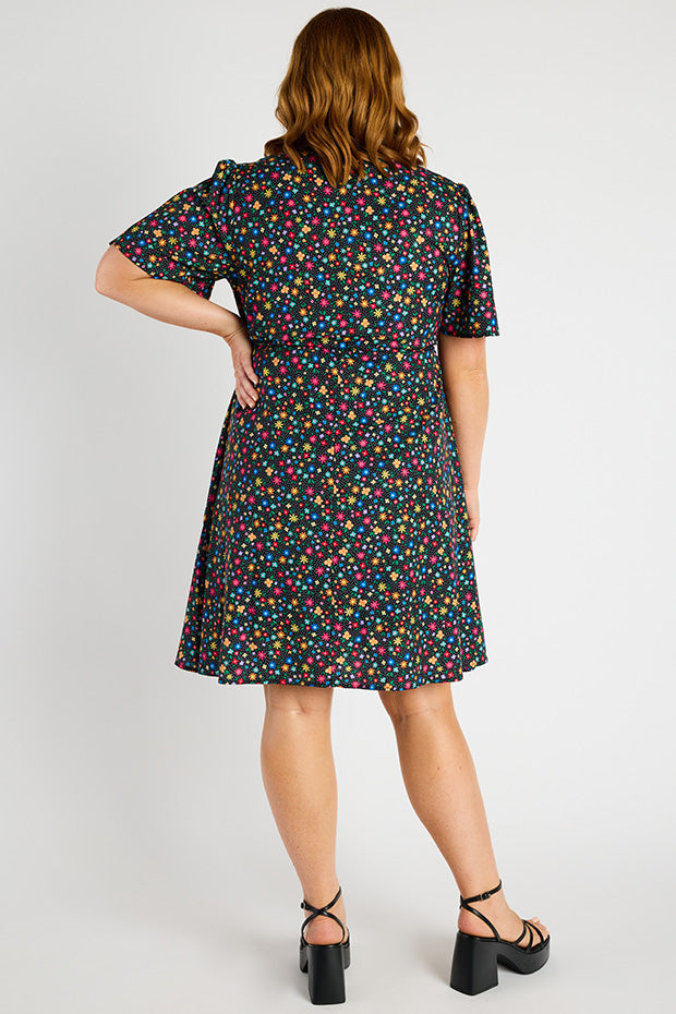 Siena Ditsy Black Dress โ Ditsy Black midi dress