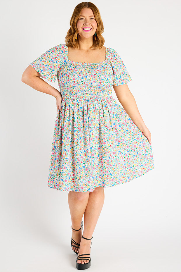 Katarina Ditsy White Dress โ Ditsy White knee length dress