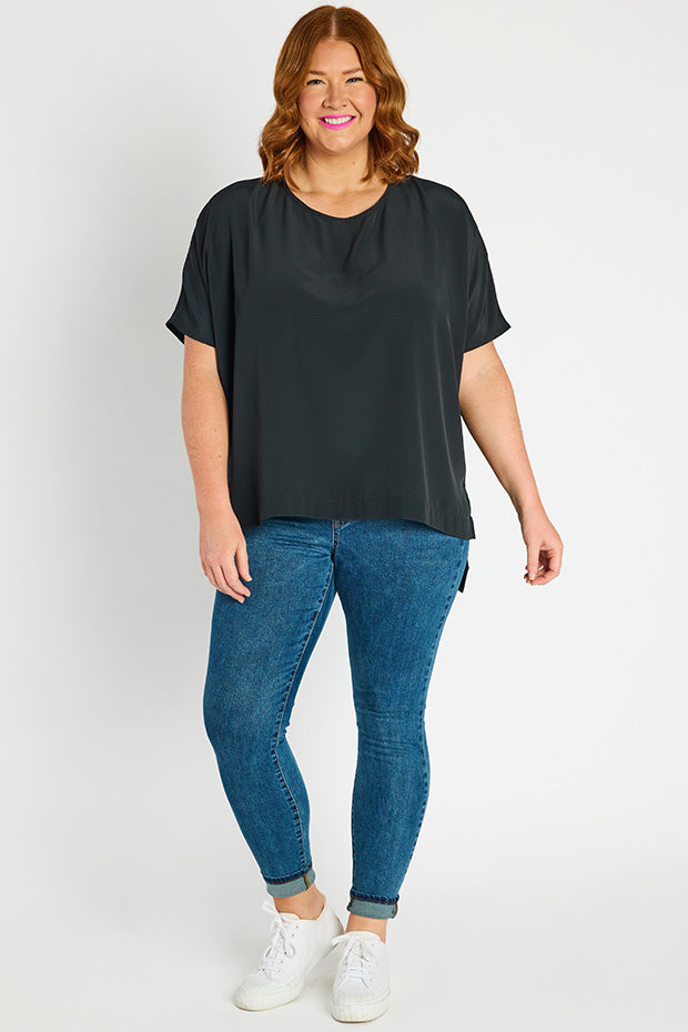 Serena Black Top – Black loose top