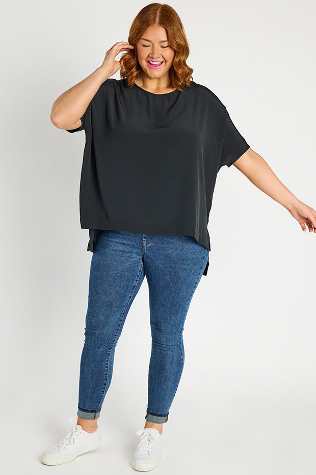 Serena Black Top – Black loose top