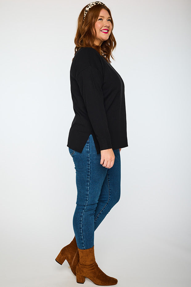 Tully Black Crew Knit – Black knit jumper