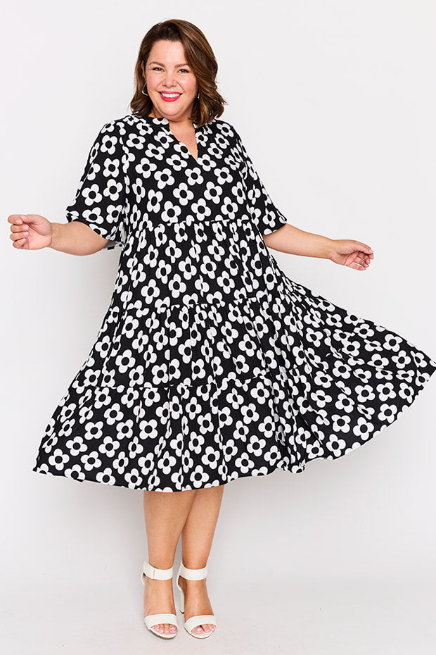 Chrissie Black White Daisy Dress โ Black White Daisy midi dress