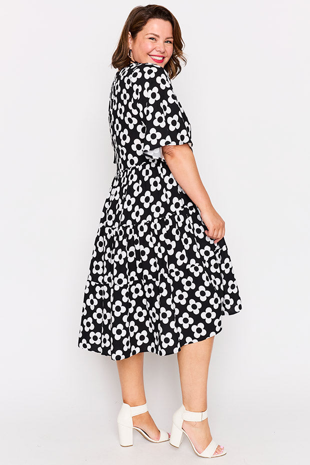 Chrissie Black White Daisy Dress โ Black White Daisy midi dress