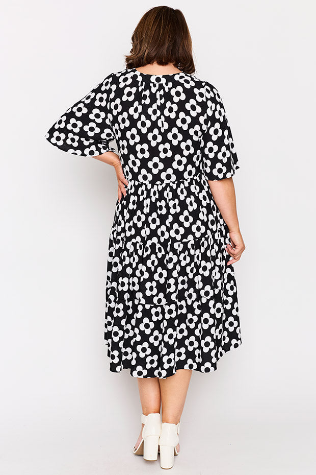 Chrissie Black White Daisy Dress โ Black White Daisy midi dress