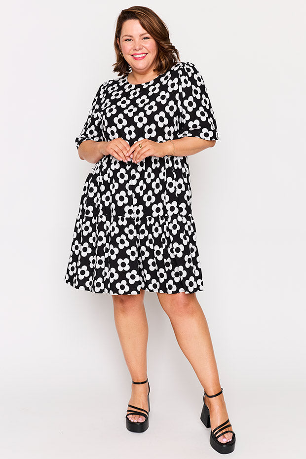 Izzie Black White Daisy Dress – Black White Daisy mini dress