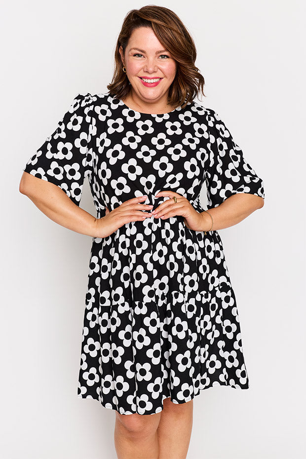 Izzie Black White Daisy Dress – Black White Daisy mini dress