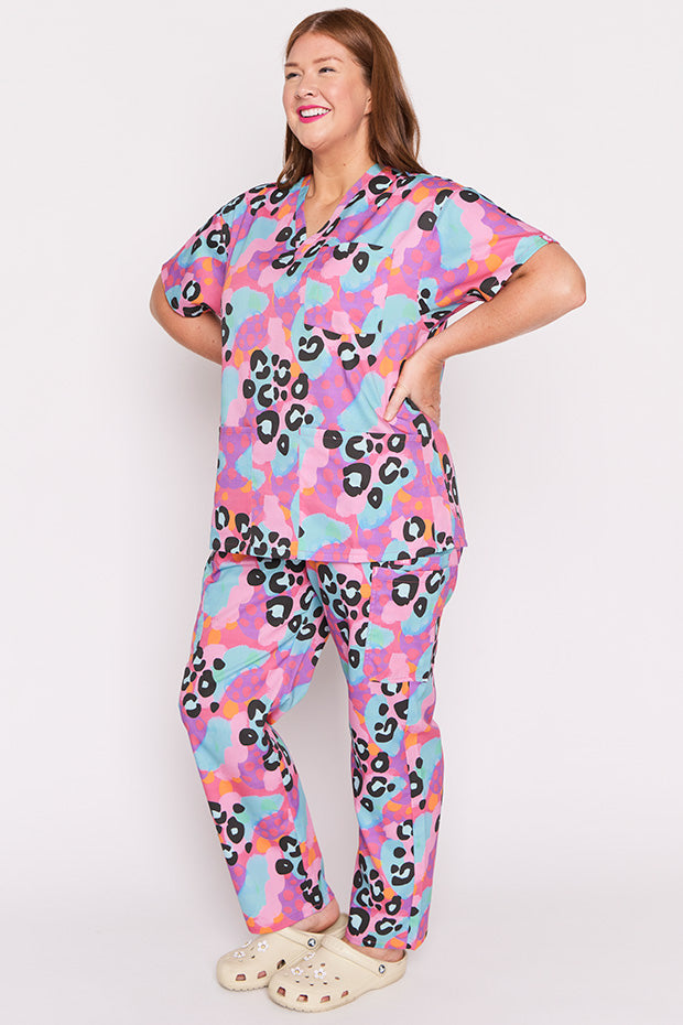 Meredith Inky Leopard Scrub Top – Inky Leopard top