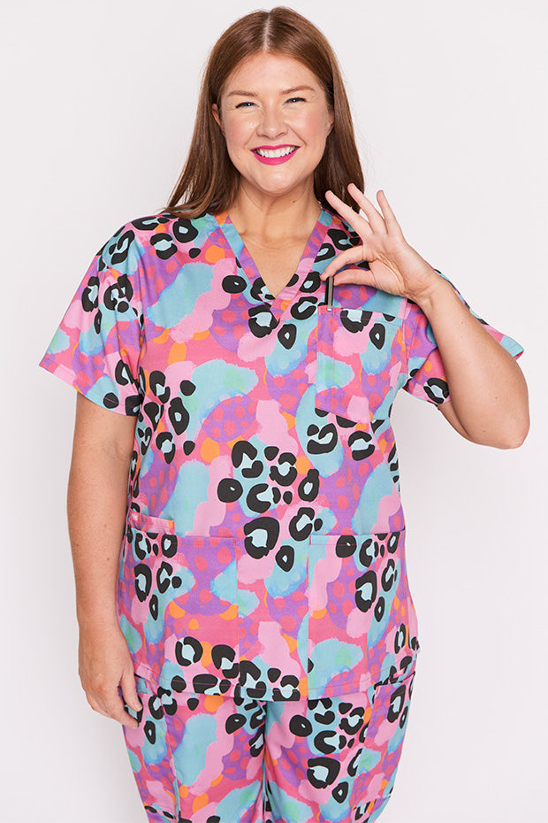 Meredith Inky Leopard Scrub Top – Inky Leopard top