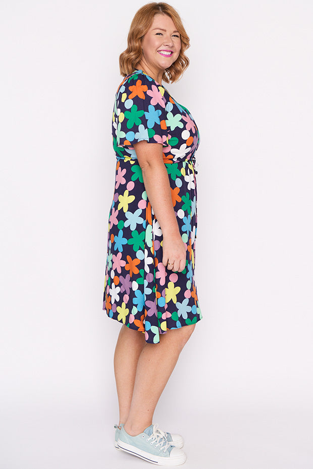 Jaz Daisy Spot Dress – Daisy Spot knee length dress