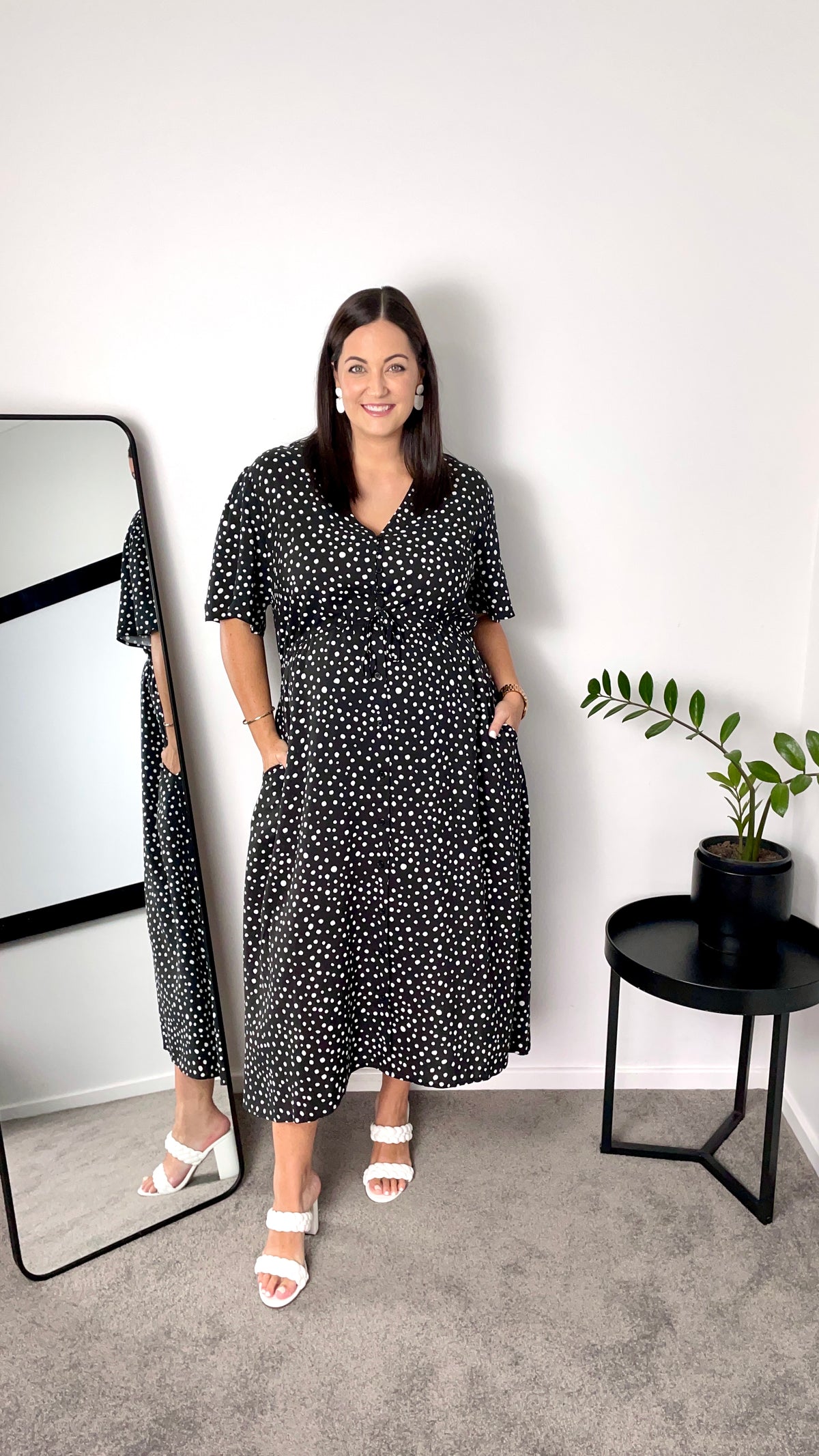 Michelle Black Irregular Spot Dress – Black Irregular Spot midi dress