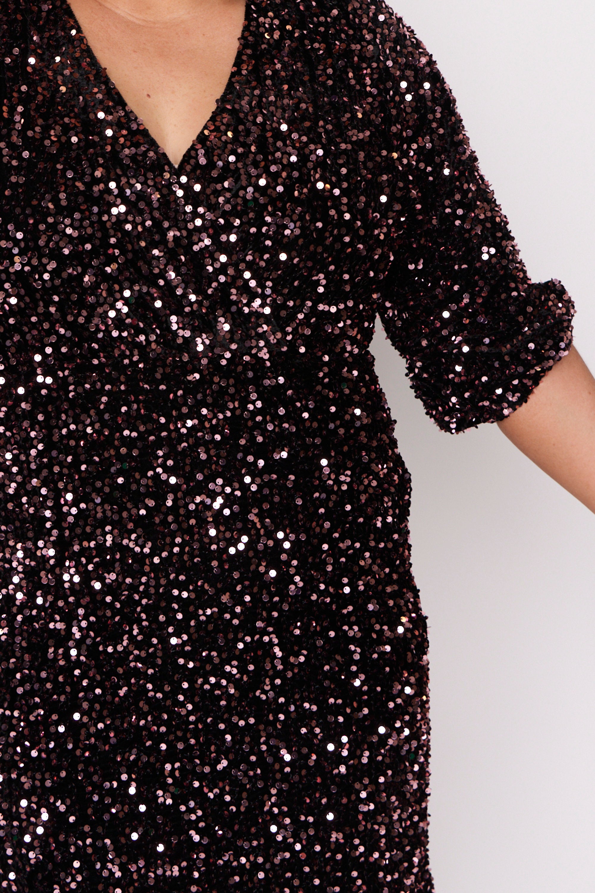 Georgia Black & Pink Party Dress – Black & Pink sequin dress