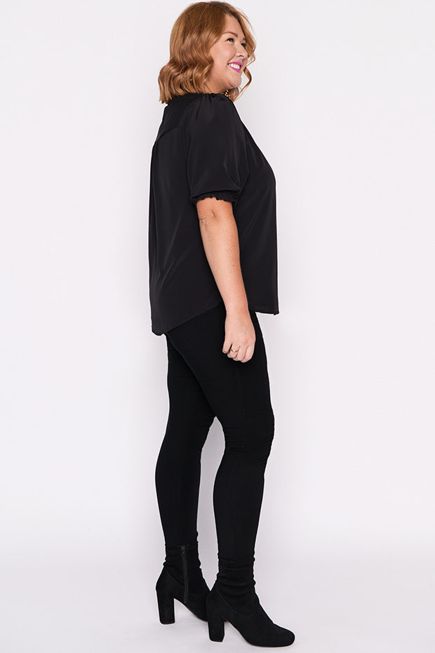 Gianna Black Top – Black blouse