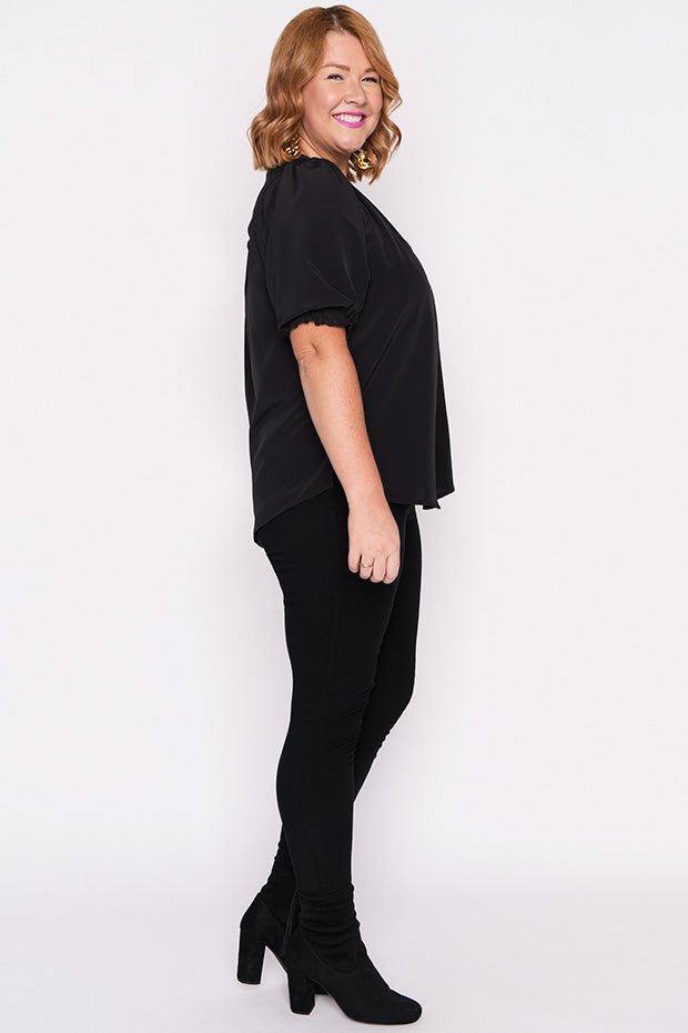 Gianna Black Top – Black blouse
