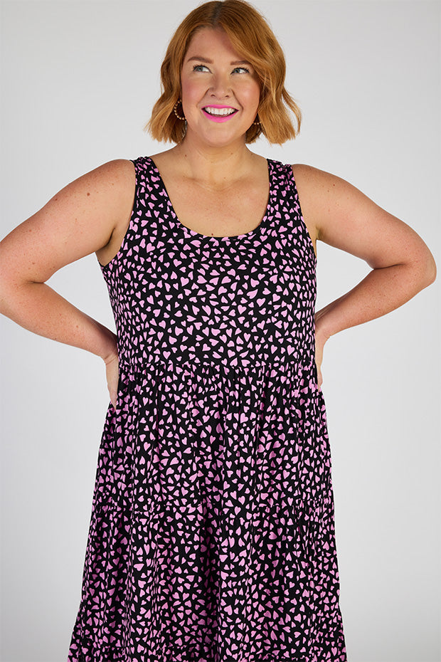 Teagan Abstract Hearts Black Pink Sleeveless Dress – Abstract Hearts Black Pink midi dress