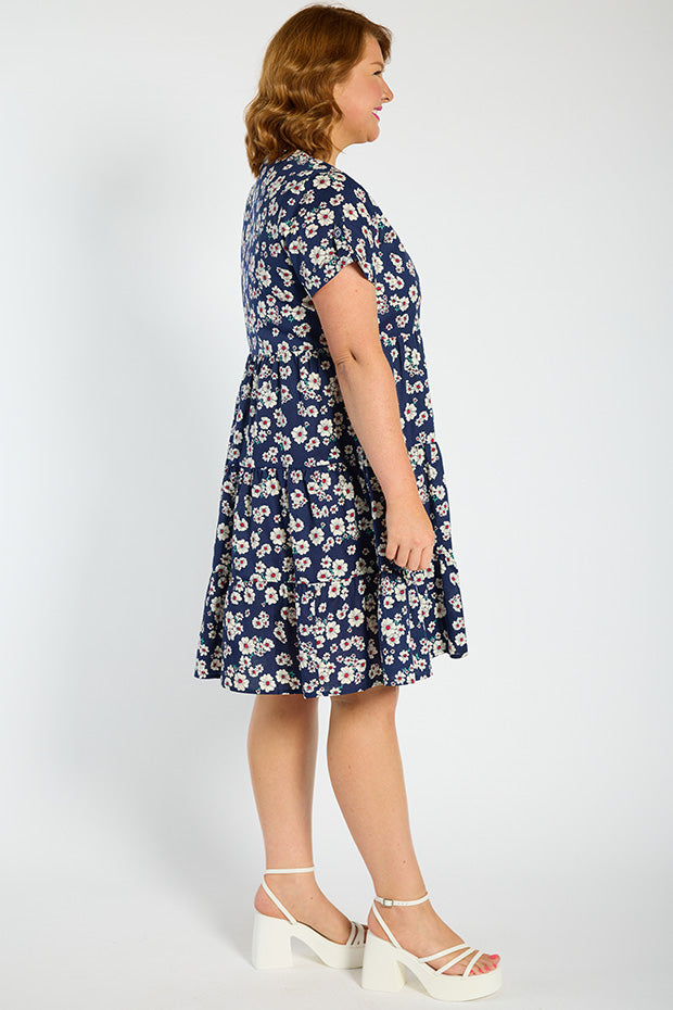 Popping Navy Daisy Dress – Navy Daisy shift dress