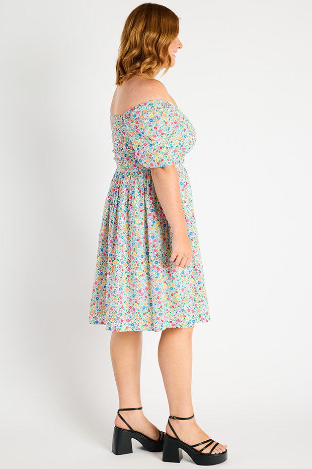 Katarina Ditsy White Dress – Ditsy White knee length dress