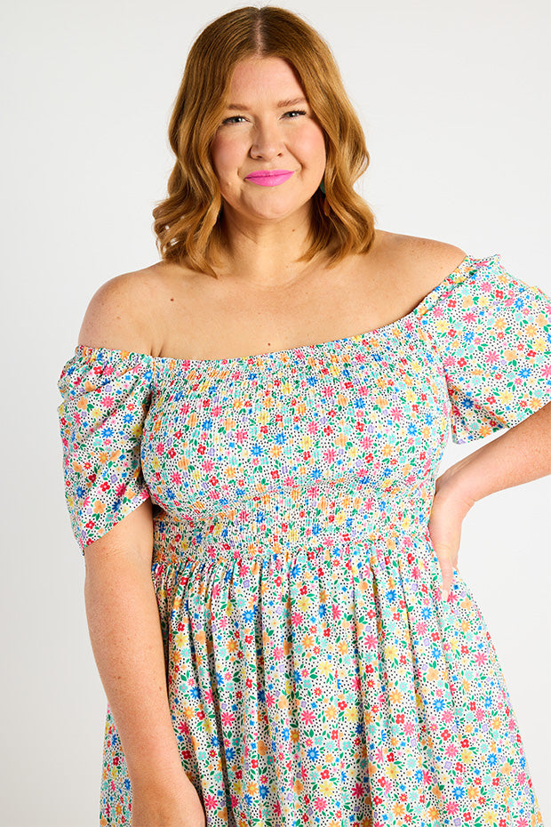 Katarina Ditsy White Dress – Ditsy White knee length dress