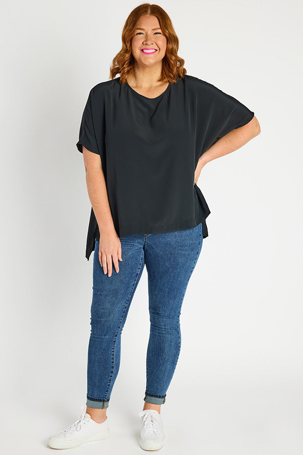 Serena Black Top – Black loose top