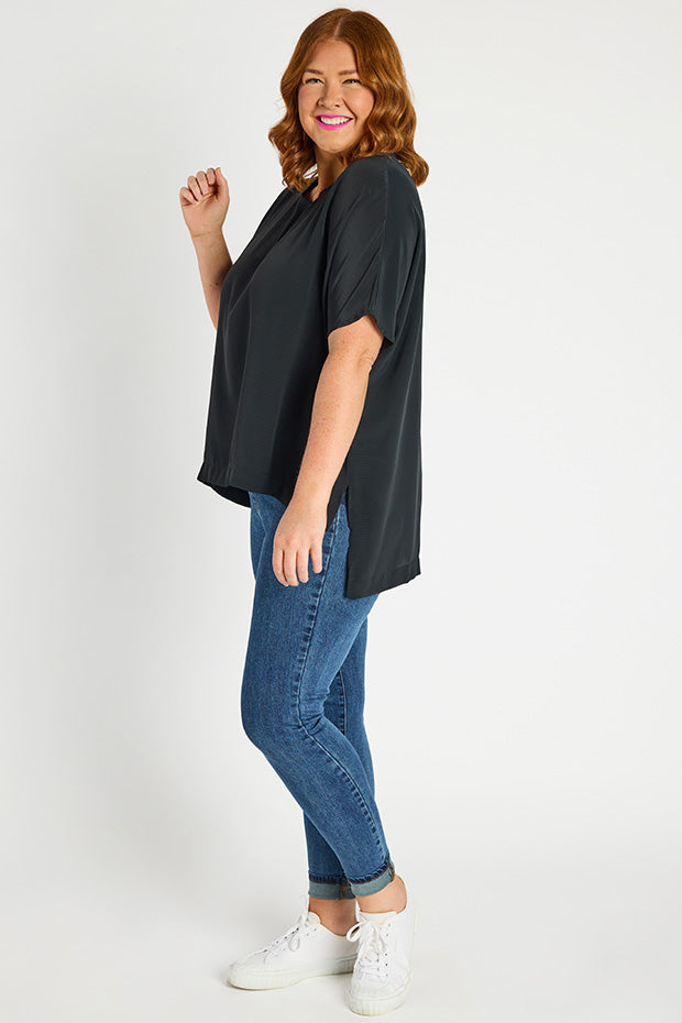 Serena Black Top – Black loose top