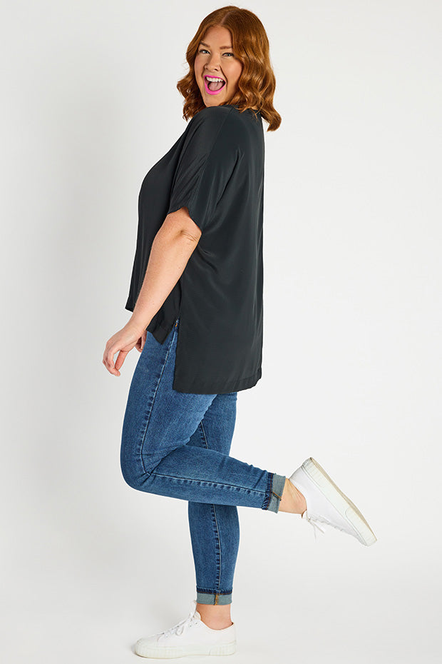 Serena Black Top – Black loose top