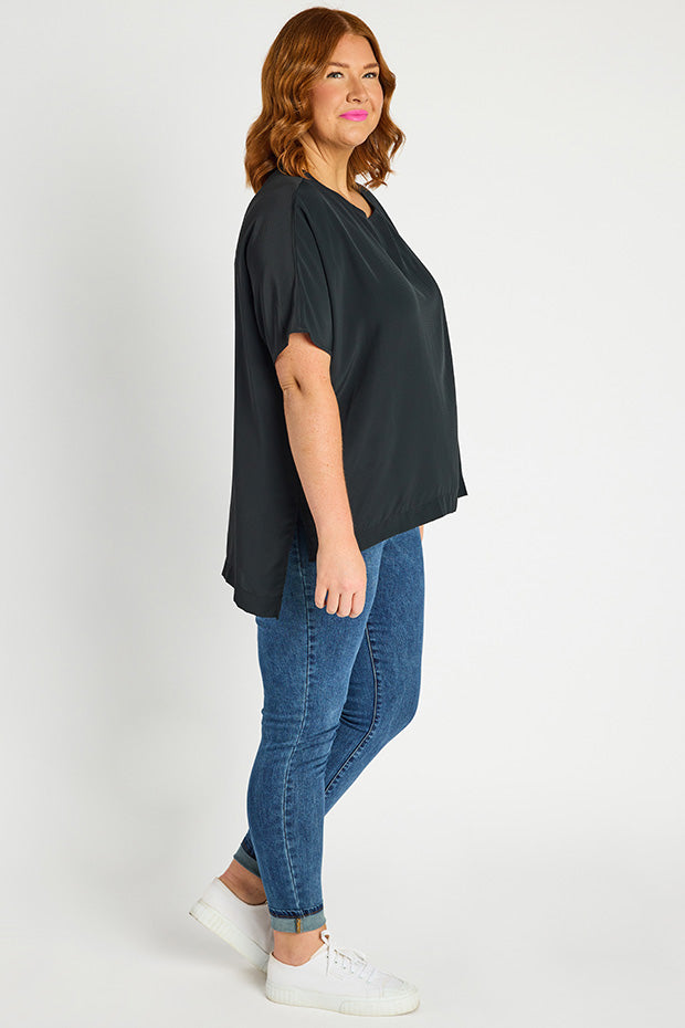 Serena Black Top – Black loose top