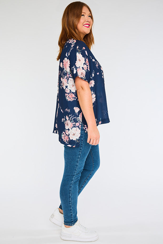 Serena Navy Floral Top – Navy Floral top