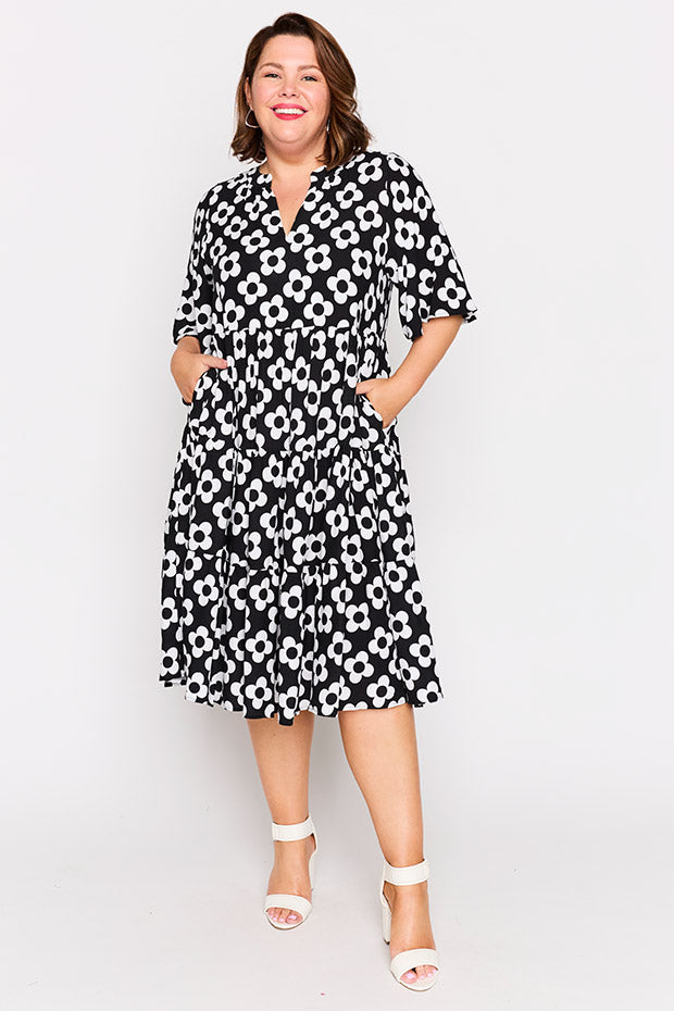 Chrissie Black White Daisy Dress – Black White Daisy midi dress