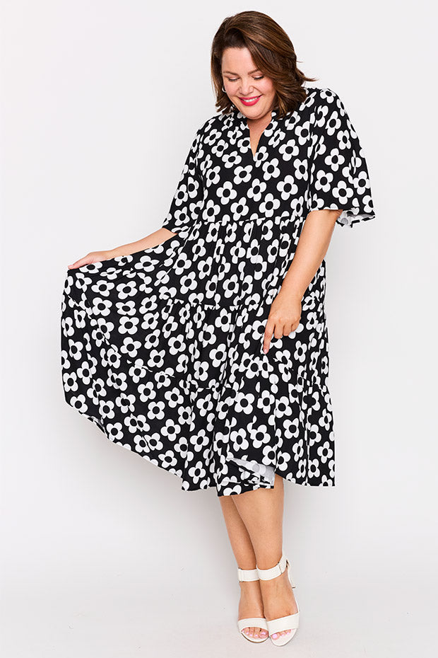 Chrissie Black White Daisy Dress – Black White Daisy midi dress