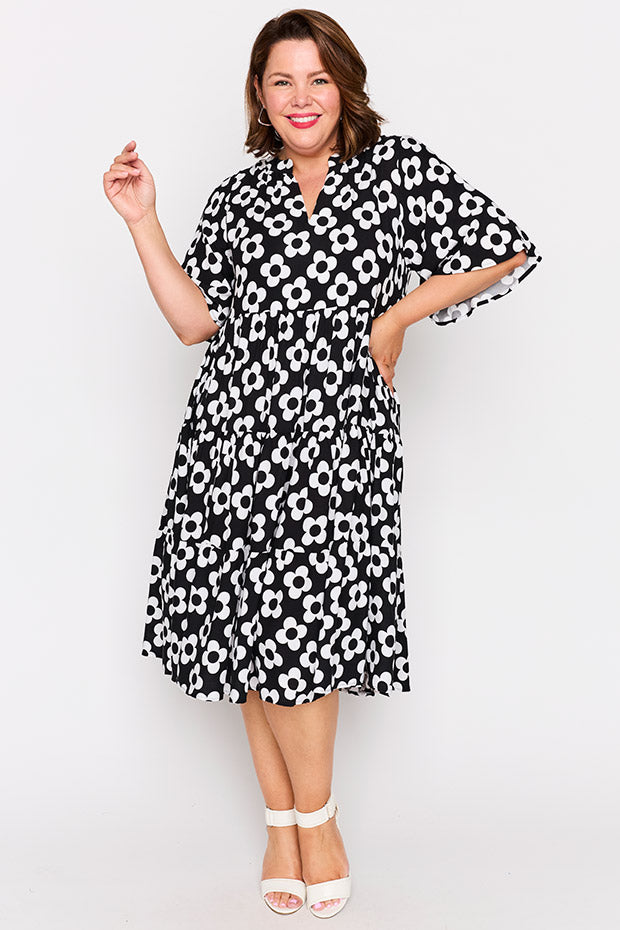 Chrissie Black White Daisy Dress – Black White Daisy midi dress