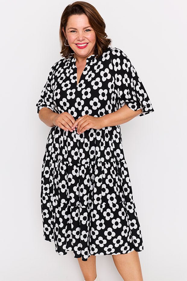 Chrissie Black White Daisy Dress – Black White Daisy midi dress