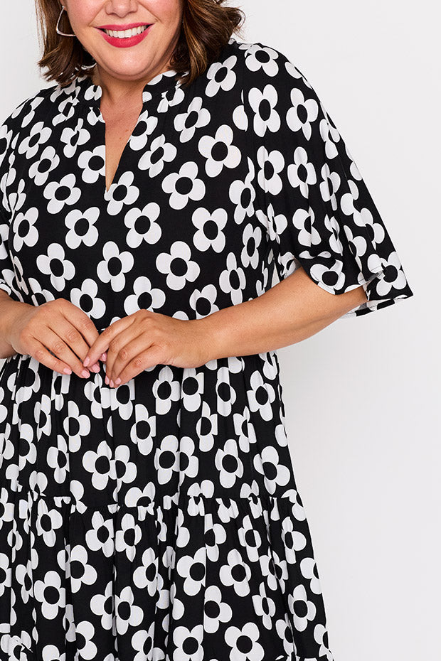 Chrissie Black White Daisy Dress – Black White Daisy midi dress