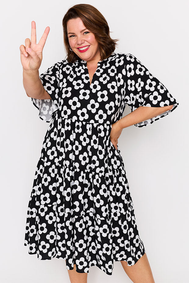 Chrissie Black White Daisy Dress – Black White Daisy midi dress