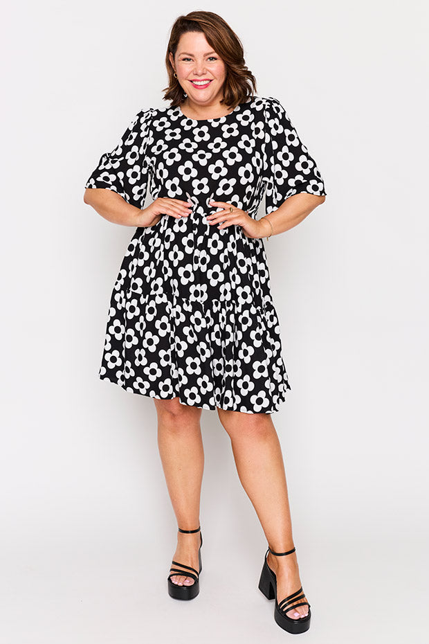 Izzie Black White Daisy Dress – Black White Daisy mini dress