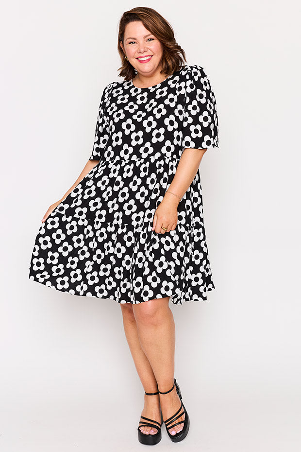 Izzie Black White Daisy Dress – Black White Daisy mini dress