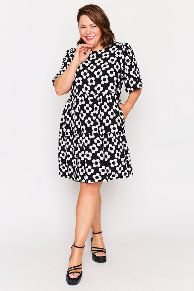 Izzie Black White Daisy Dress – Black White Daisy mini dress