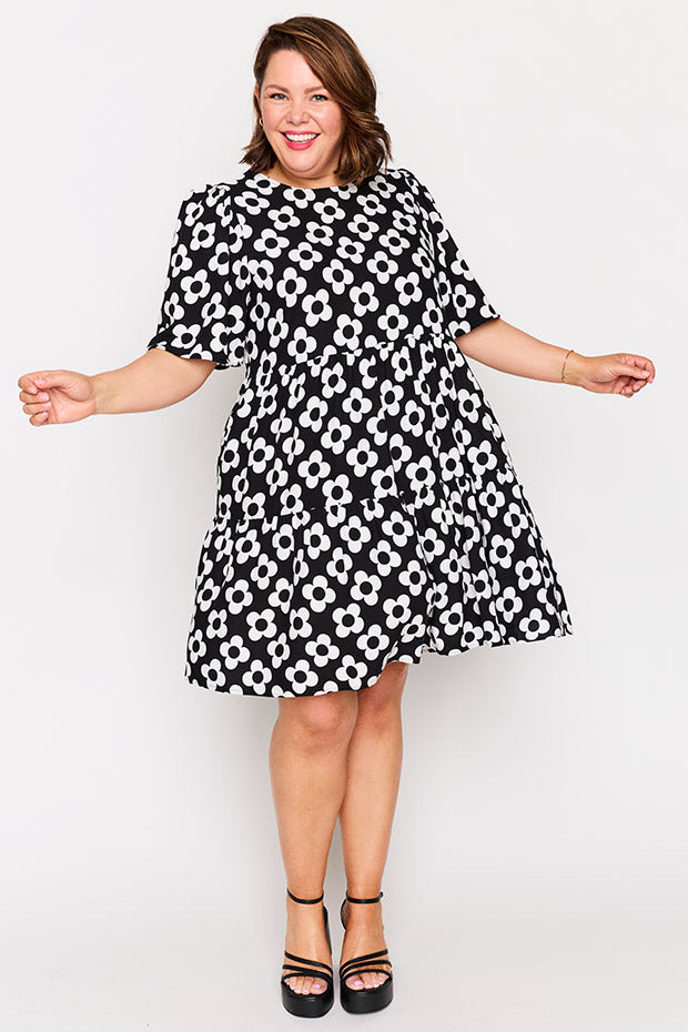 Izzie Black White Daisy Dress – Black White Daisy mini dress