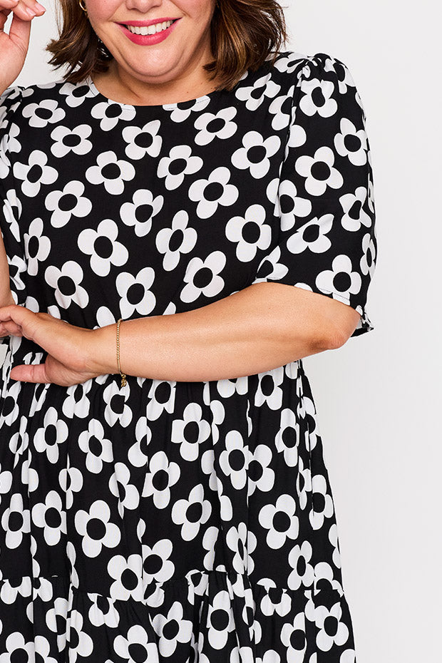 Izzie Black White Daisy Dress – Black White Daisy mini dress