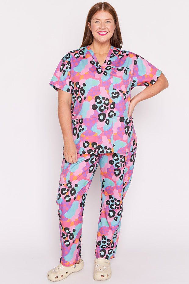 Meredith Inky Leopard Scrub Top – Inky Leopard top