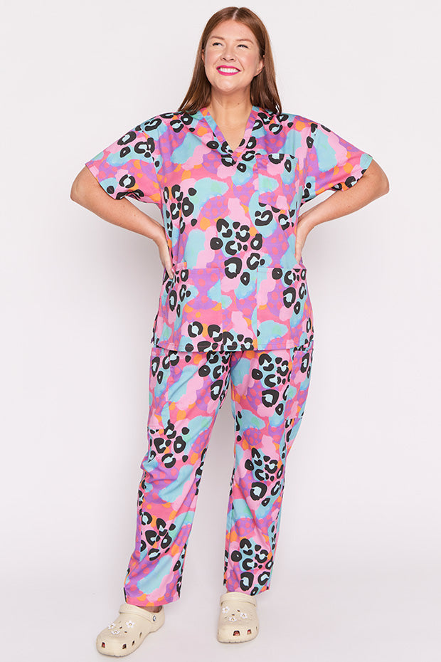 Meredith Inky Leopard Scrub Top – Inky Leopard top