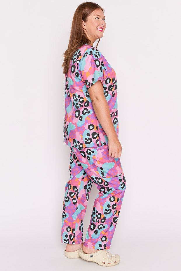 Meredith Inky Leopard Scrub Top – Inky Leopard top