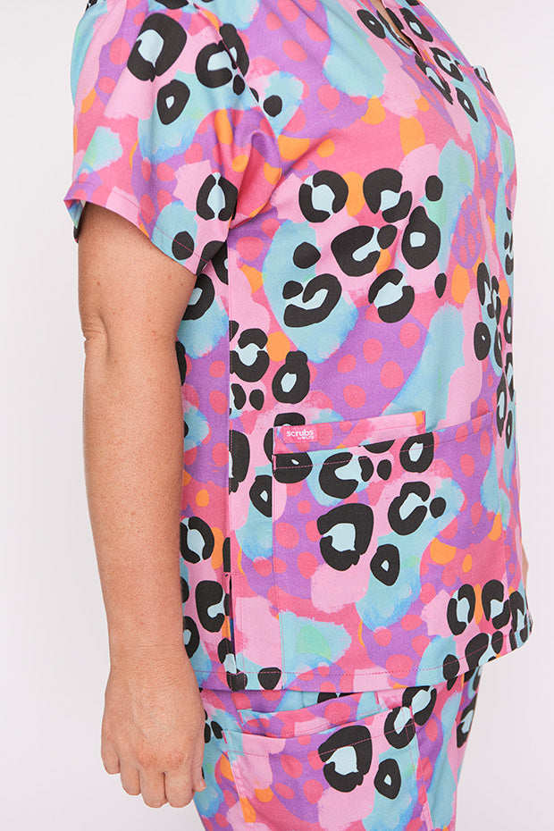 Meredith Inky Leopard Scrub Top – Inky Leopard top
