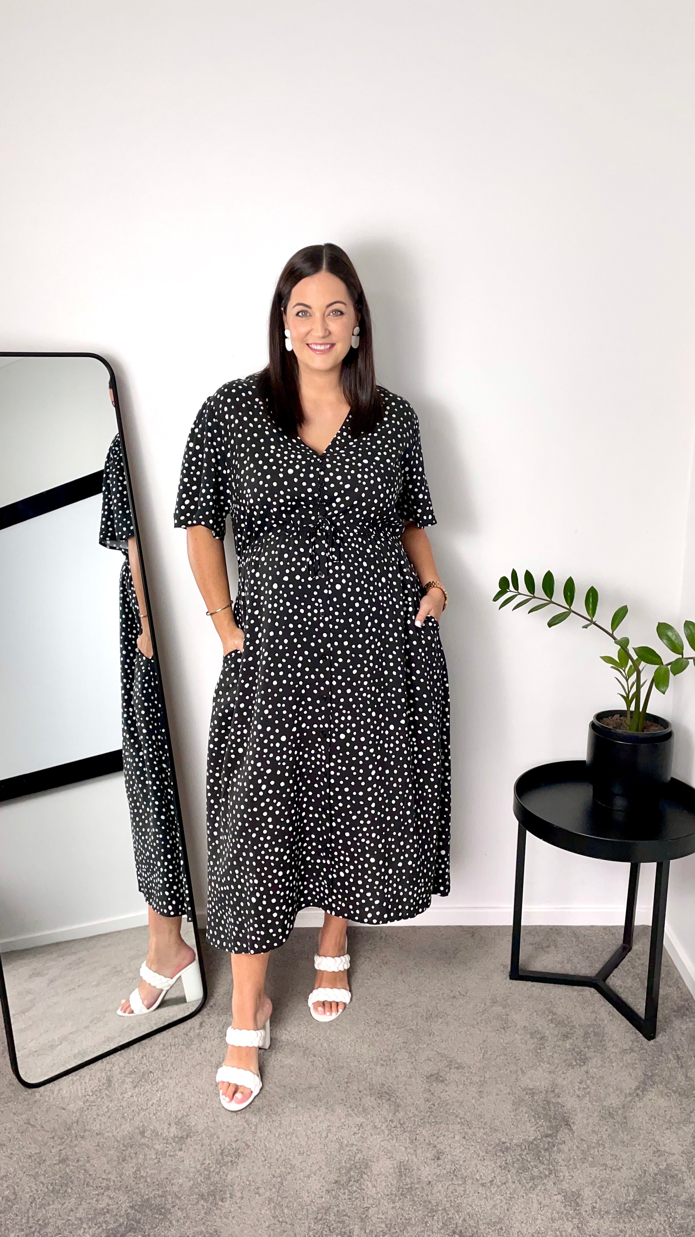 Michelle Black Irregular Spot Dress – Black Irregular Spot midi dress